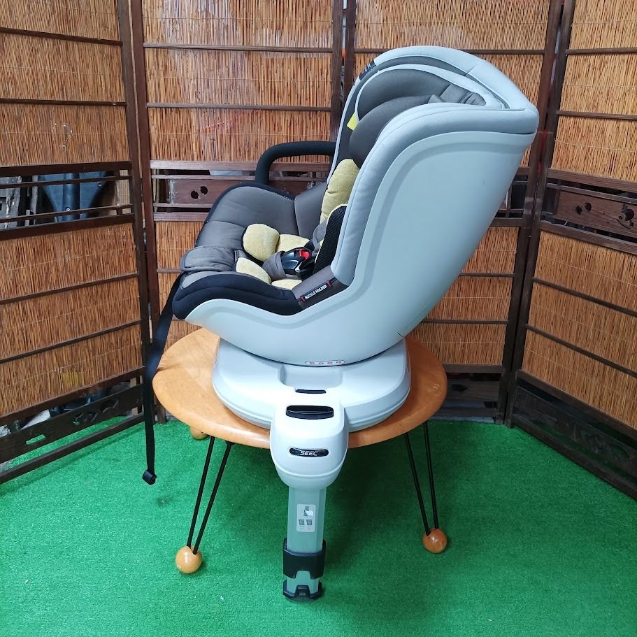SEEC Easy-Turn 360 Car Seat (Category: Car Seats) located in Dasmarinas. Submitted by k3japanstoreph (Listing ID 1451982386, Image 3). Description: FOR SALE Preloved SEEC Easy-Turn 360 Car Seat 360° Rotation · ISOFIX Installation · Complete Newborn to 4 Years Old · 0–18 kg 🛡️ ECE-R44/04 European Safety Certified ✅ 360° Swivel for Easy Access ✅ Built-in ISOFIX with Supporting Leg ✅ Reclining Positions ✅ Adjustable Headrest Washed, cleaned, and re