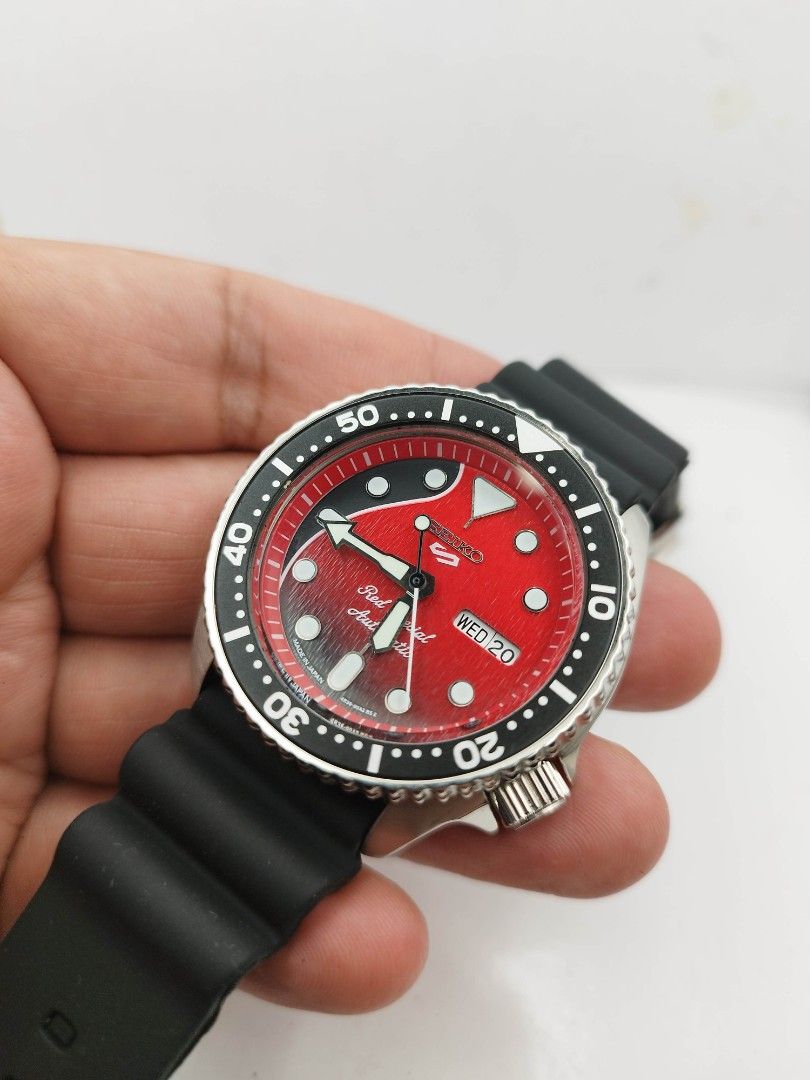 Seiko divers red special (Category: Men's Watches) located in Quezon City. Submitted by WatchProject (Listing ID 1451980840, Image 2). Description: original Seiko 7s36 movement in good running condition stainless steel aftermarket base dial hands and strap 42mm case dm with factory to Nd scratches at the back see pic non screw down crown with box manual and paper bag.
