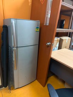 (Category: ) located in . Submitted by furnituregoods81887394 (Listing ID 1451917388, Image 1). Description: .