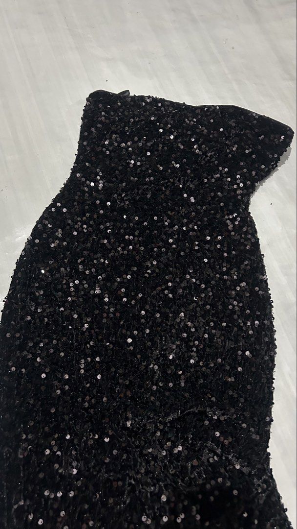Shein Black Sequin Strapless Dress with Slit (Category: Dresses) located in Marikina City. Submitted by chartan15 (Listing ID 1452010248, Image 2). Description: Never been used Sparkly black sequin strapless dress with a high side slit and back zipper. Perfect for parties and events, especially under lights..