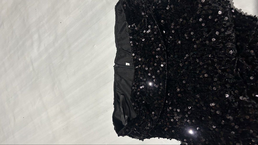Shein Black Sequin Strapless Dress with Slit (Category: Dresses) located in Marikina City. Submitted by chartan15 (Listing ID 1452010248, Image 3). Description: Never been used Sparkly black sequin strapless dress with a high side slit and back zipper. Perfect for parties and events, especially under lights..
