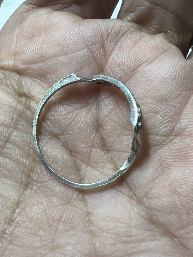 Silver Ring (Category: Accessories) located in Subang Jaya. Submitted by miles1713 (Listing ID 1452068896, Image 3). Description: This is very thin silver ring, It’s tested silver with 18k solutions .