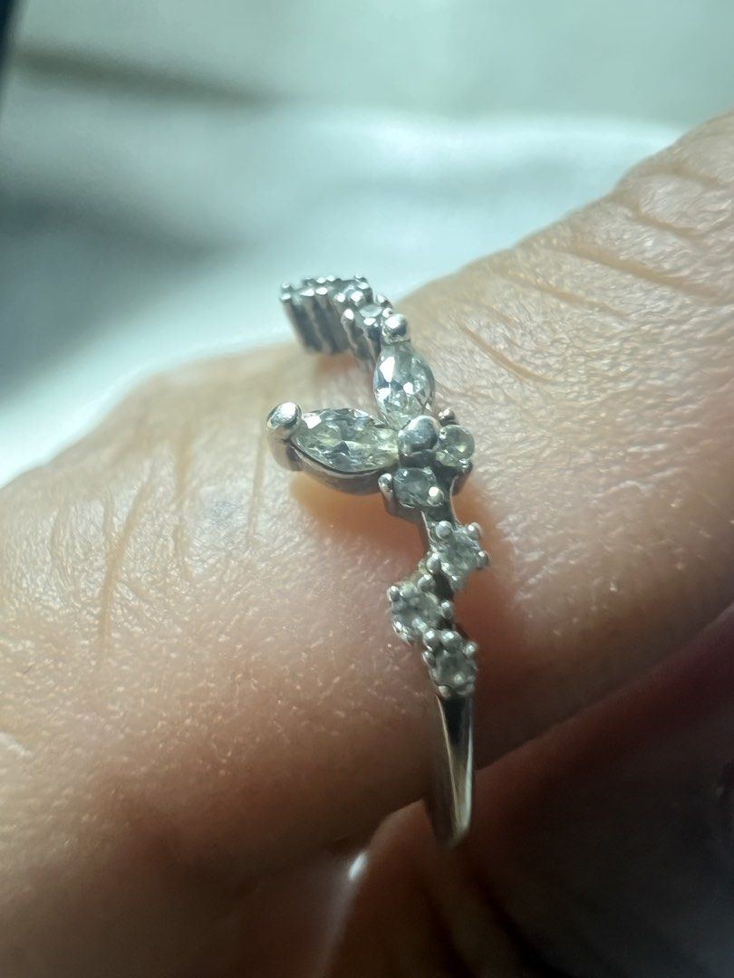 Silver Ring (Category: Accessories) located in Subang Jaya. Submitted by miles1713 (Listing ID 1452069211, Image 1). Description: Its stamped s925 And tested silver using 18k solutions .
