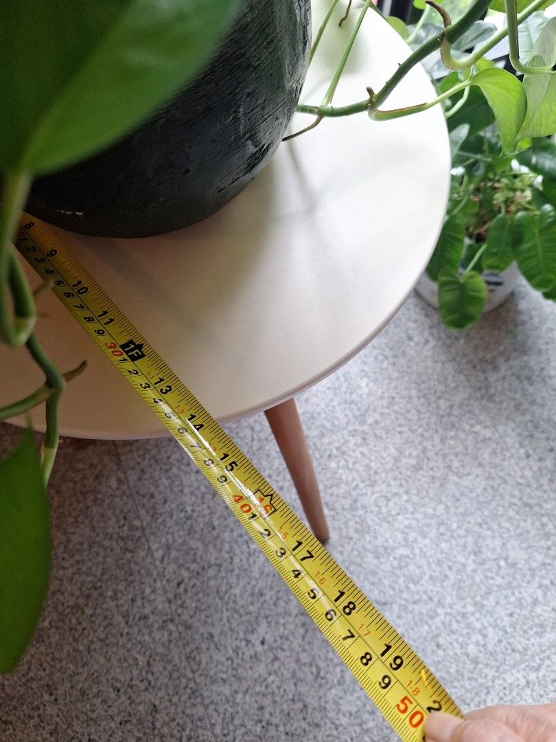 Simple elegant table. (Category: Other Home Furniture) located in Singapore. Submitted by chewichomp2 (Listing ID 1451923086, Image 3). Description: .