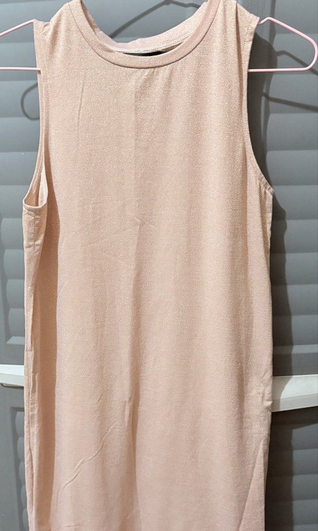 Sleeveless Peach dress (Category: Dresses) located in Makati City. Submitted by grwmdeclutter (Listing ID 1452076460, Image 1). Description: Never worn, peach. May hati sa sides so could be a top.