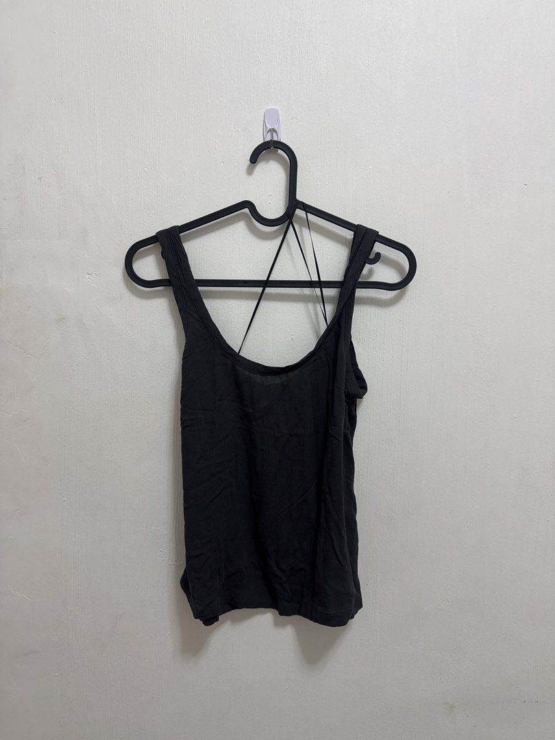 Sleeveless Top (Category: Sleeveless) located in Quezon City. Submitted by fromthreesha (Listing ID 1451983841, Image 1). Description: Rarely Used. .
