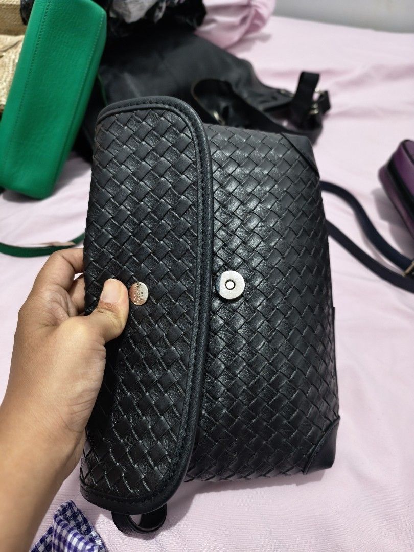 Sling Bag Anyam Shopie Martin (Kategori: Tas & Dompet Wanita) berada di Sukoharjo. Dikirim oleh rainbyind (ID iklan 1451922269, Gambar 3). Deskripsi: Halo ini masih baru Size 25x20 ya.