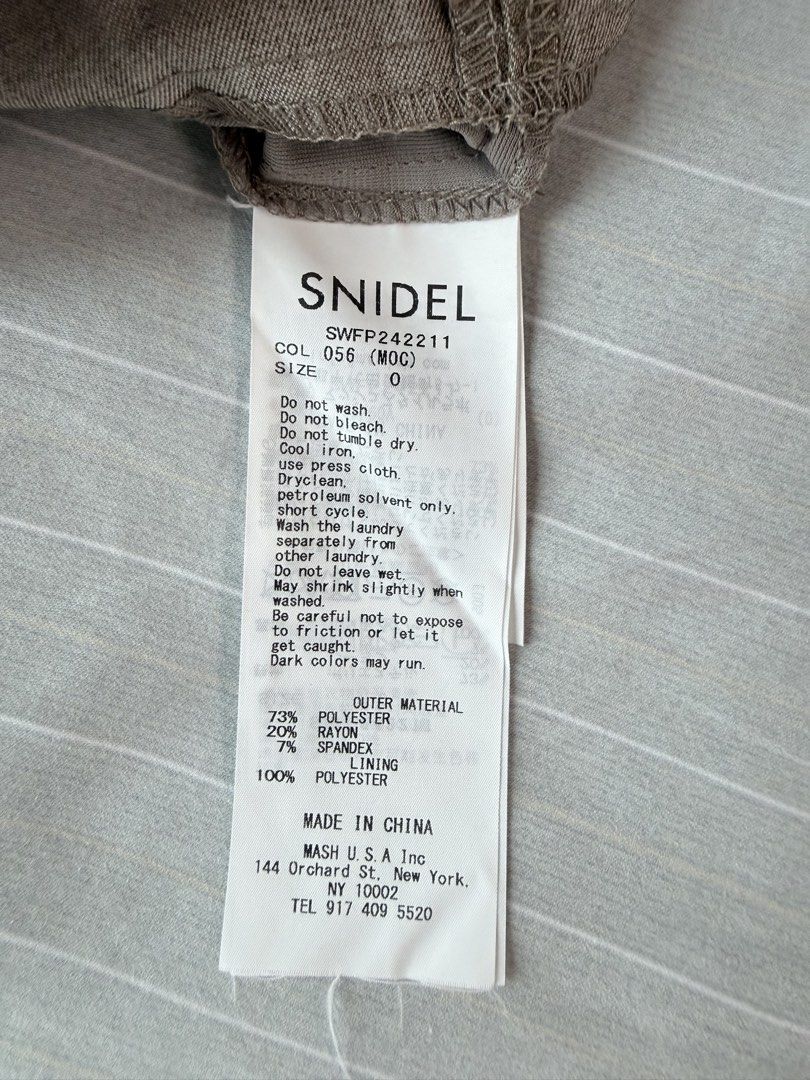 Snidel （分類：裙）位於 Hong Kong。 由 kkmtt 提交（商品編號 1452007535，圖片 4）。簡介： Size 0 只穿着過一次，斯文款。