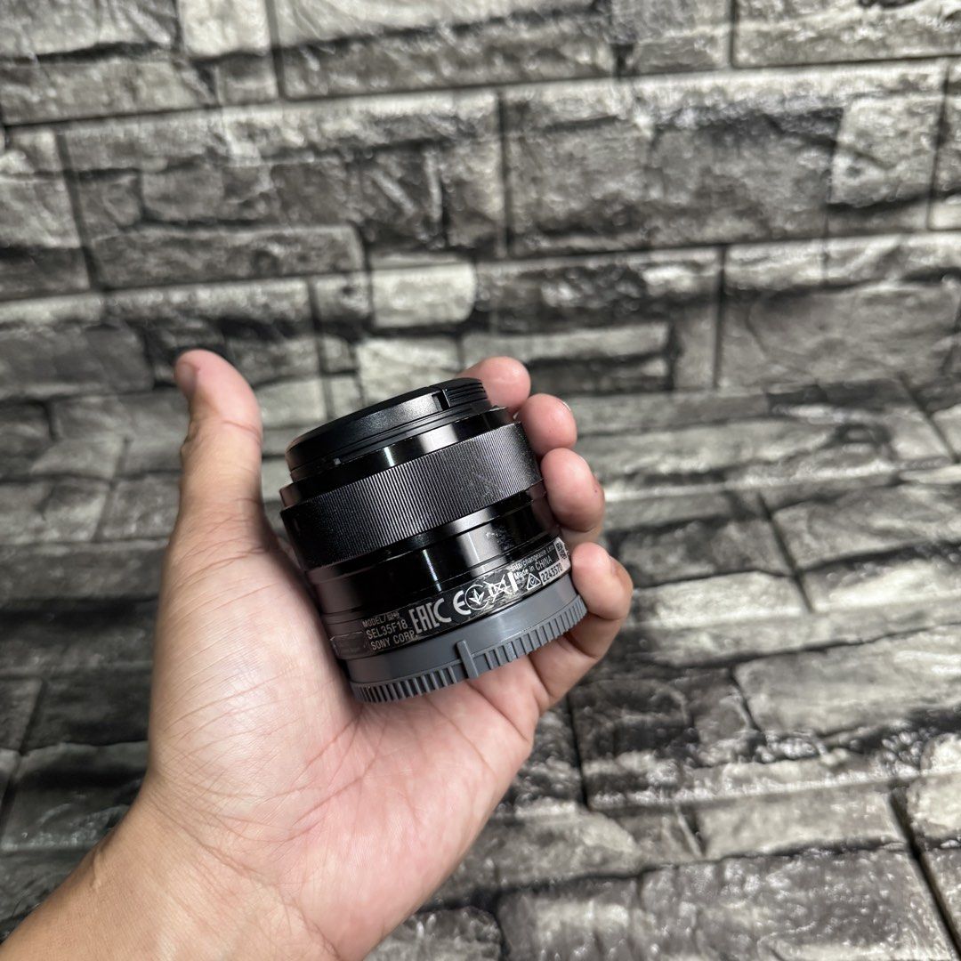 Sony E 35mm f/1.8 OSS Lens (Category: Lens & Kits) located in Caloocan City. Submitted by oltekgadgets (Listing ID 1452082189, Image 2). Description: Sony E 35mm f/1.8 OSS Lens Details: *For Sony APS-C body *10/10 Functionality *9.5/10 Optics, no fungus *9/10 Smoothness, w/ minimal to no signs of use *AF/MF Working *Fast, silent & accurate AF *Lens barrel is intact *Focus ring is smooth *Ready to use, no functionality issues WHAT YOU SEE IS WHAT 