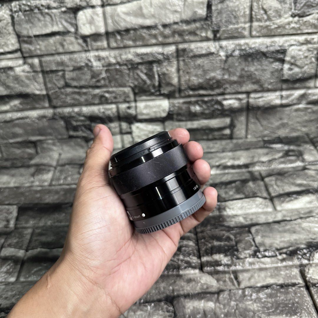 Sony E 35mm f/1.8 OSS Lens (Category: Lens & Kits) located in Caloocan City. Submitted by oltekgadgets (Listing ID 1452082189, Image 3). Description: Sony E 35mm f/1.8 OSS Lens Details: *For Sony APS-C body *10/10 Functionality *9.5/10 Optics, no fungus *9/10 Smoothness, w/ minimal to no signs of use *AF/MF Working *Fast, silent & accurate AF *Lens barrel is intact *Focus ring is smooth *Ready to use, no functionality issues WHAT YOU SEE IS WHAT 