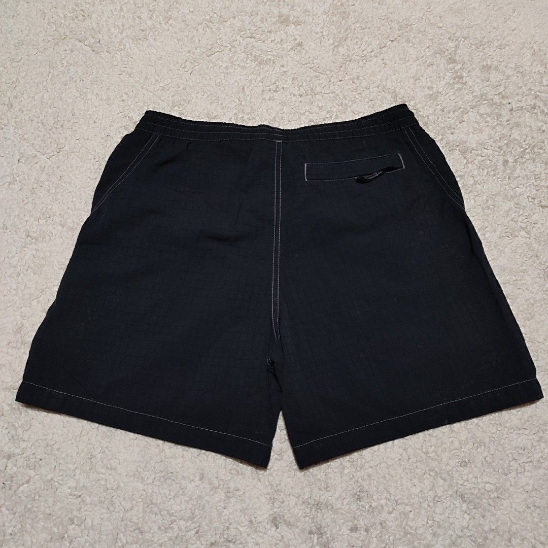 Speedo Black Swim Shorts (Category: Bikinis & Swimsuits) located in Manila. Submitted by anthonig (Listing ID 1452011434, Image 3). Description: Length: 15 inches Width: 29 inches Hem: 10.5 inches Price: 300 pesos Condition: 9.6/10 Issues: can't explain the issue but I'll show a video about it. (issue is not ripped part or loose thread) PM if interested or for inquiries Meetups within MANILA only Can do shipping at buyers expense .