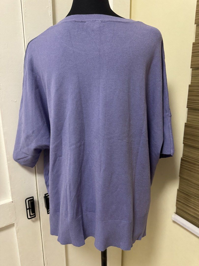 Splendid Purple Knit Sweater XL/EG (Category: Coats, Jackets and Outerwear) located in Manila. Submitted by milleshoppppp (Listing ID 1452097179, Image 2). Description: - Lightweight knit sweater from Splendid - Lovely shade of purple - Relaxed fit with dolman sleeves - Hits around the hip - Perfect for layering or wearing solo - Made from a viscose and polyester blend.