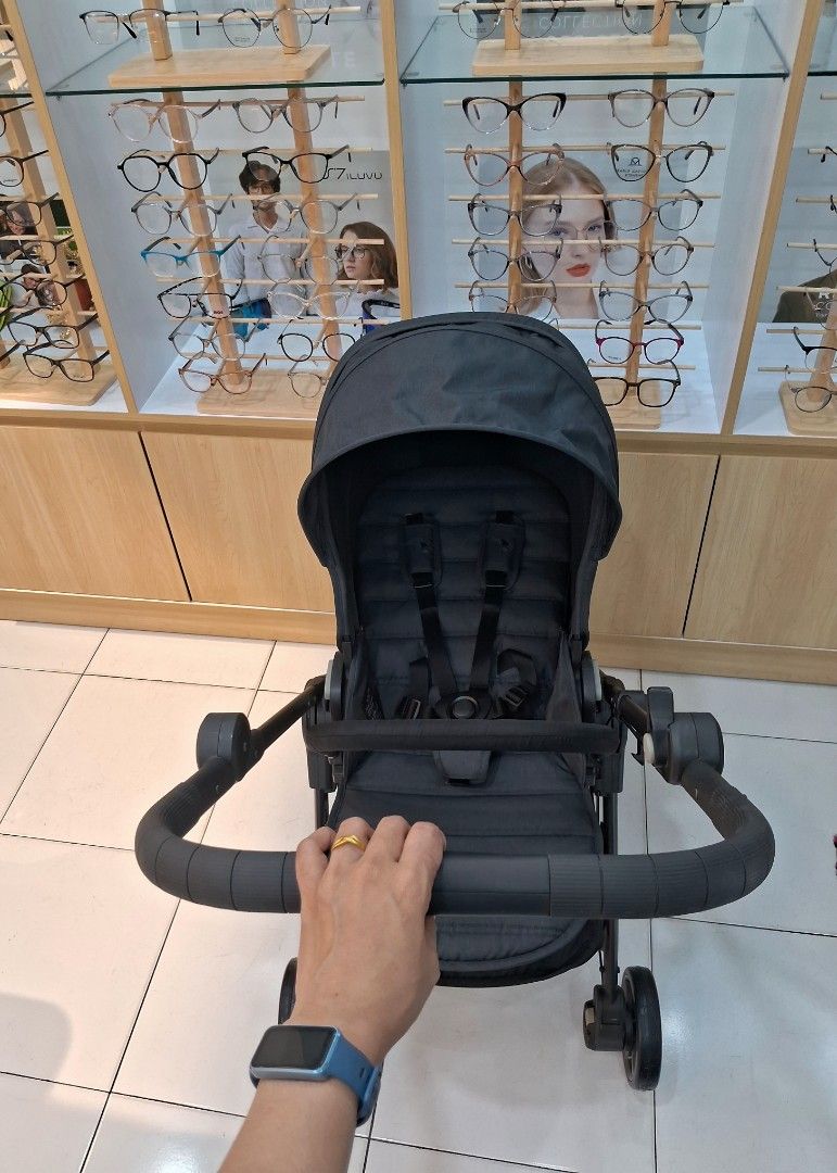 Stroller Branded Baby Jogger City Tour Lux Warna Granite #Stroler Cabin Size Mothercare Bugaboo Ergobaby Recaro Mima Xary Uppa Baby Jogger Babyzen Yoyo Mamas Papas Cybex Oyster Silvercross Stokke Chicco Graco Nuna Joie Mamaway Hybrid (Kategori: Kereta, Kursi Goyang & Gendongan Bayi) berada di Tangerang. Dikirim oleh kadean (ID iklan 1452035447, Gambar 1). Deskripsi: Stroller Branded Baby Jogger City Tour Lux Warna : Granite Include Backpack Bonus