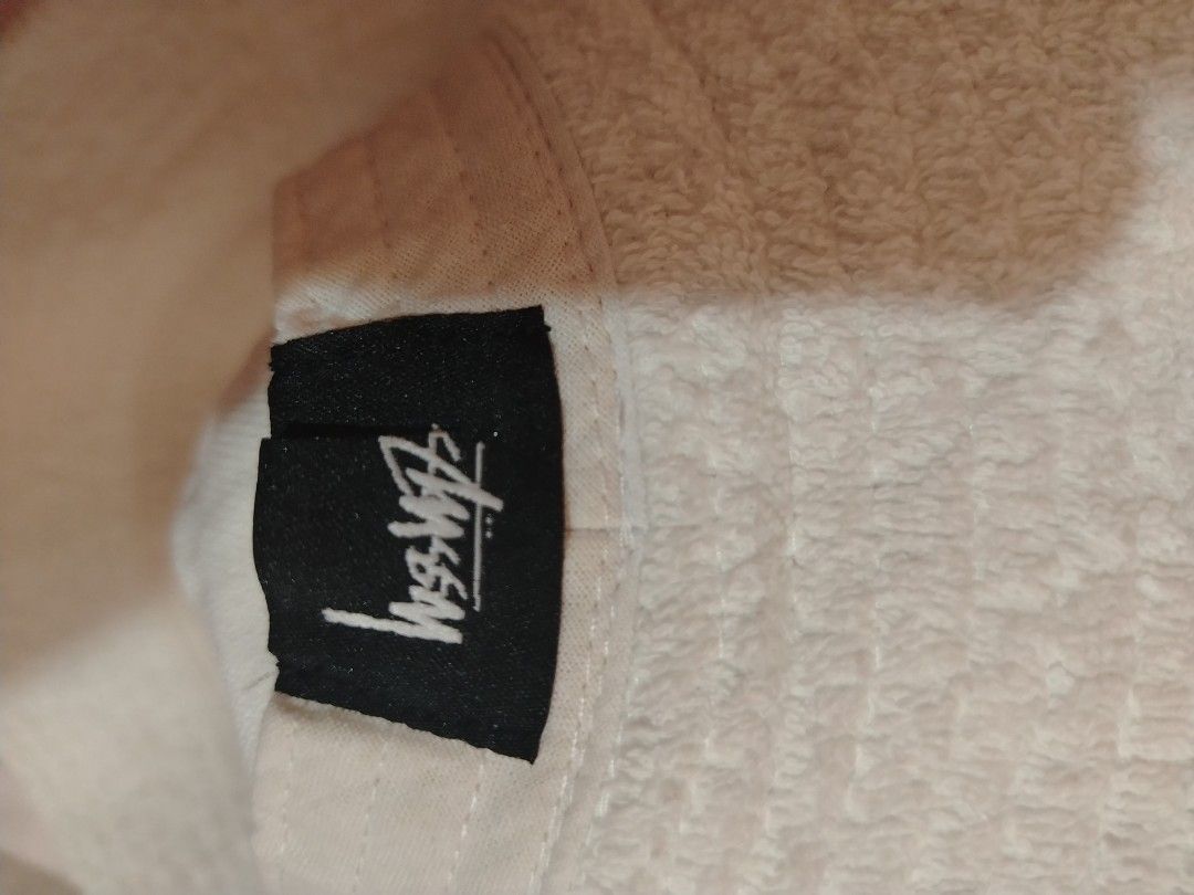 Stussy Bucket Hat (Category: Caps & Hats) located in Abucay. Submitted by zai_1313 (Listing ID 1452087333, Image 2). Description: -Brand New Condition.