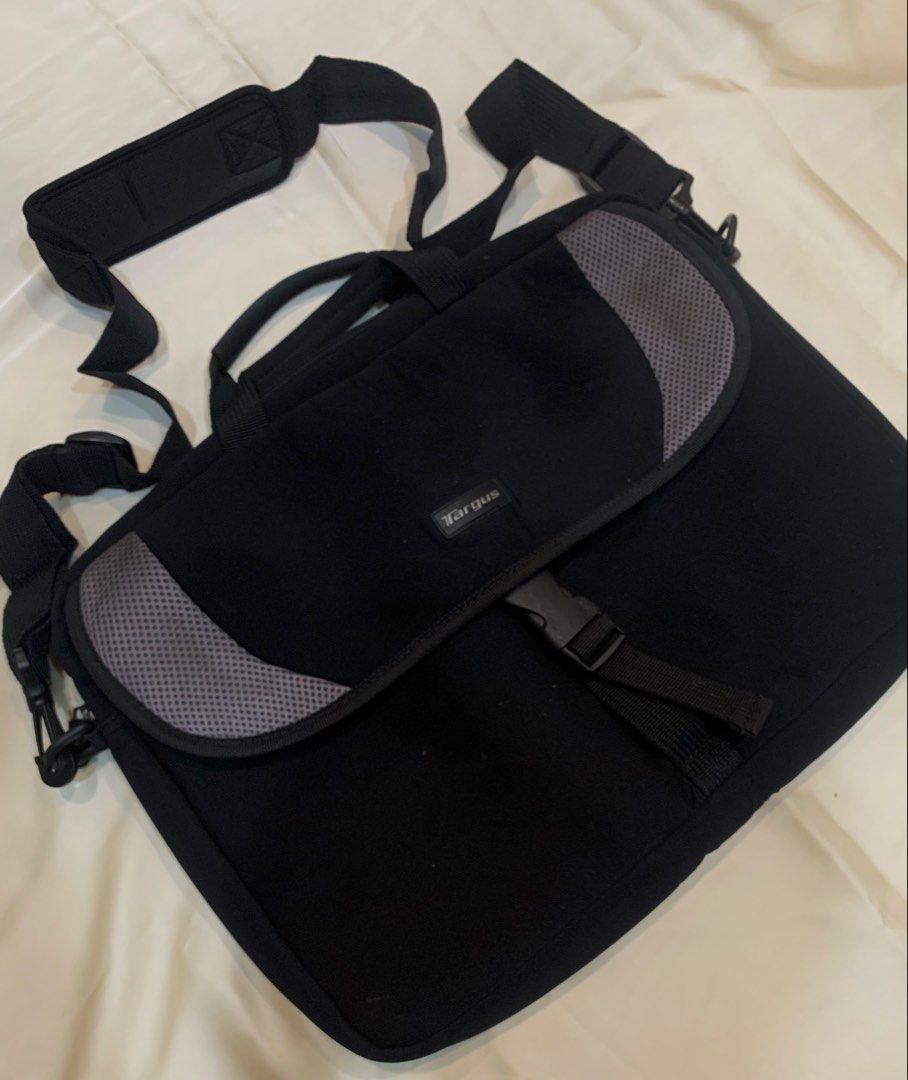 Targus Black Laptop Bag with Shoulder Strap (Category: Laptop Bags & Sleeves) located in Manila. Submitted by gracefilledshop (Listing ID 1452027951, Image 1). Description: - Brand: Targus - Color: Black - Carrying Options: Shoulder strap and top handles - Organization: Multiple interior compartments - Closure: Buckle on front flap - Ideal for: Carrying your laptop and daily essentials.