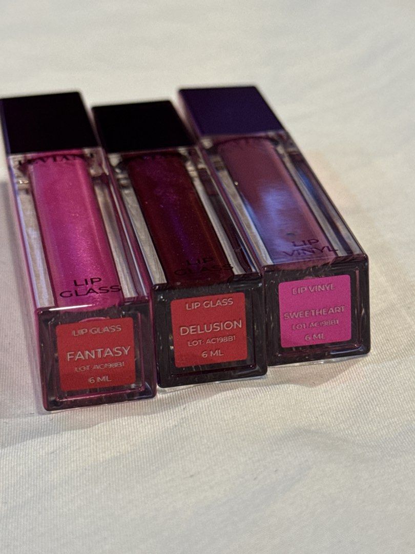 Teviant Lip Vinyl & Lip Glass (Category: Makeup) located in Quezon City. Submitted by Tofulog (Listing ID 1452015259, Image 1). Description: take all 300 never been used no box Loc: Pasong Putik, QC/Makati.