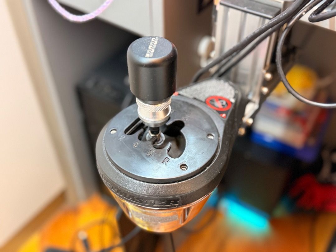 Thrustmaster TH8A Shifter （分類：手掣）位於 Hong Kong。 由 ty_08 提交（商品編號 1451948113，圖片 1）。簡介： PC/PS 一年半前買 收據要搵吓有冇 有盒 齊所有線 PS線 PC線 會跟返所有原裝件 改裝如下： 6速蓋板 短行程 真車波棍手感 Th8a mod 短波棍桿 淘寶波棍頭 。
