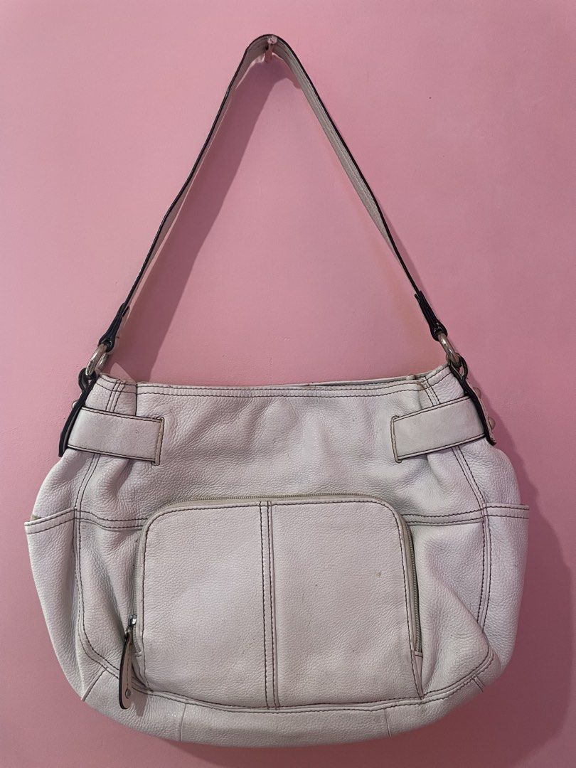 Tignanello Shoulder Bag (Category: Shoulder Bags) located in Mabalacat. Submitted by jun3finds (Listing ID 1451906544, Image 2). Description: 🩶 Tignanello Shoulder Bag - Needs wash, tag is worn out - Some hardware are tarnished - Bawal sa maarte 300 + SF.