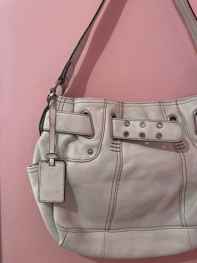 Tignanello Shoulder Bag (Category: Shoulder Bags) located in Mabalacat. Submitted by jun3finds (Listing ID 1451906544, Image 3). Description: 🩶 Tignanello Shoulder Bag - Needs wash, tag is worn out - Some hardware are tarnished - Bawal sa maarte 300 + SF.