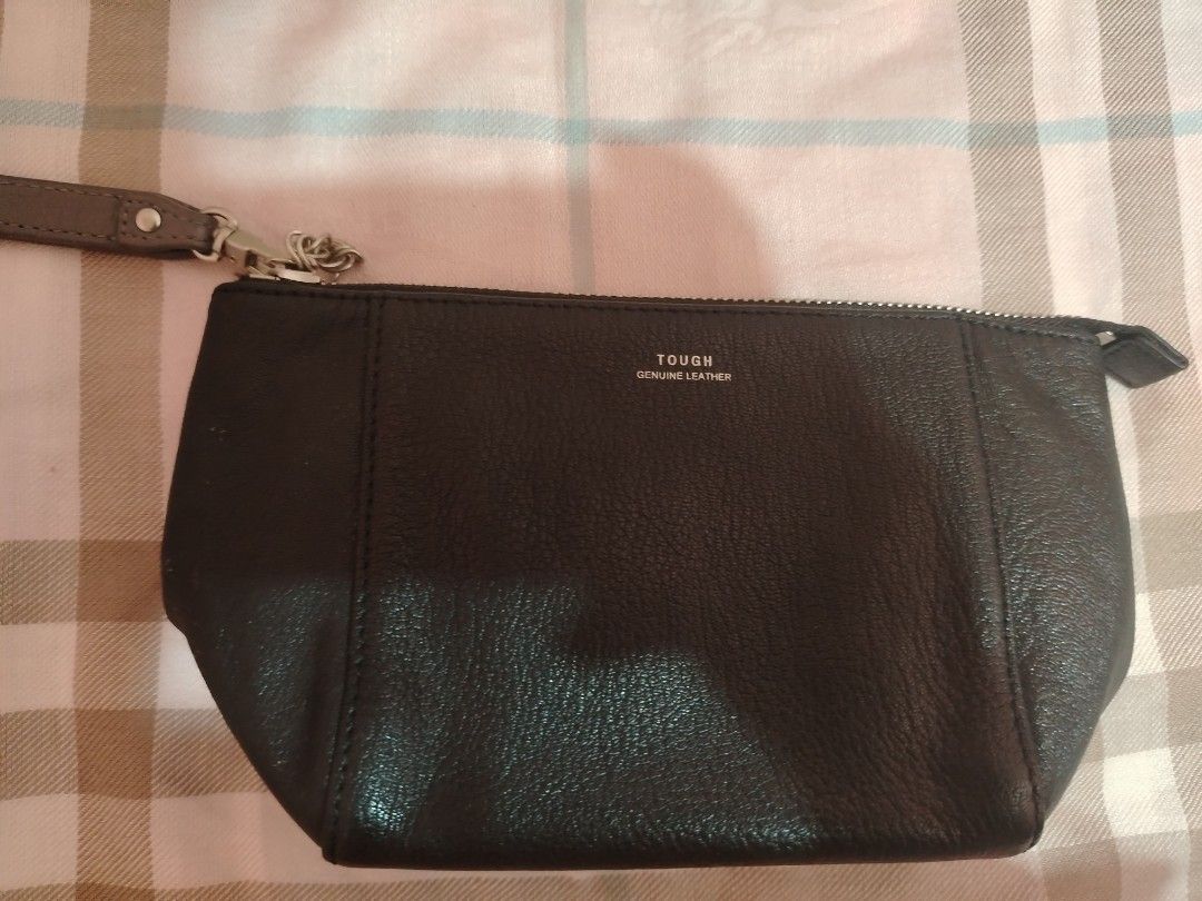 Tough Wristlet (Category: Purses & Pouches) located in Abucay. Submitted by zai_1313 (Listing ID 1452083638, Image 1). Description: -Tough Genuine Leather Wristlet -10/10.