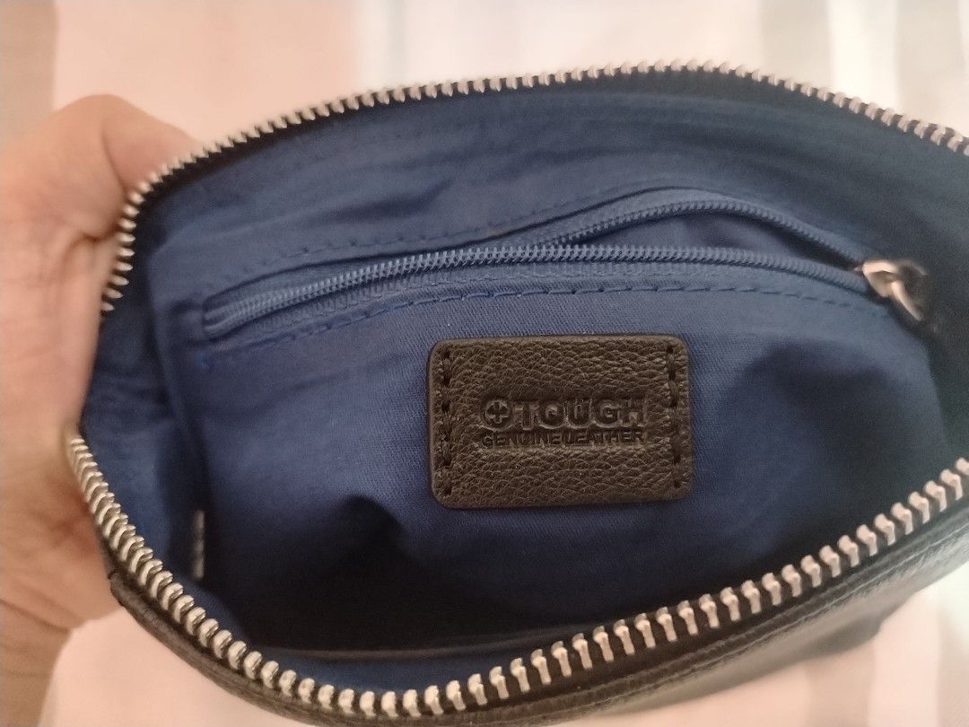 Tough Wristlet (Category: Purses & Pouches) located in Abucay. Submitted by zai_1313 (Listing ID 1452083638, Image 2). Description: -Tough Genuine Leather Wristlet -10/10.