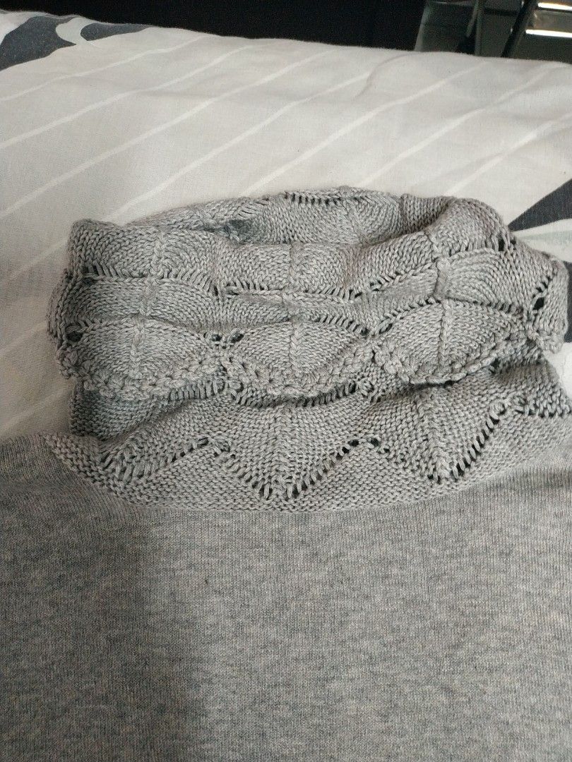 Turtle neck (Category: Longsleeves) located in Singapore. Submitted by whitetip88 (Listing ID 1452079641, Image 1). Description: .