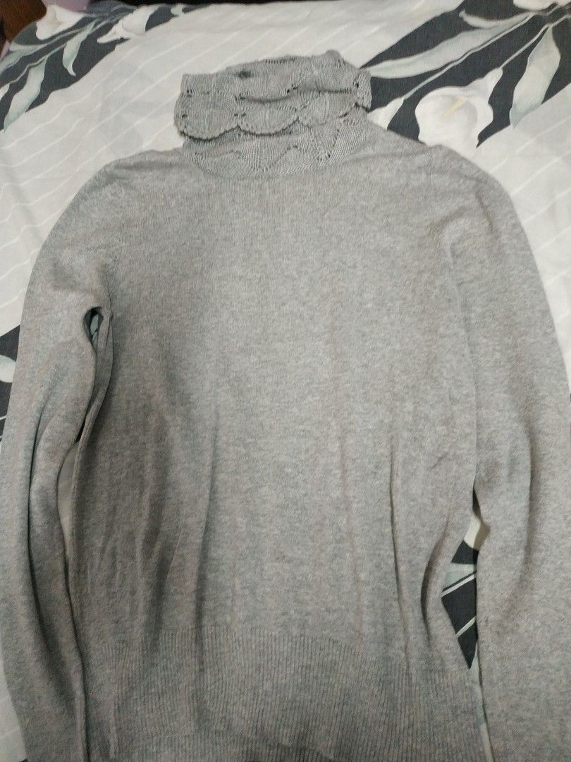 Turtle neck (Category: Longsleeves) located in Singapore. Submitted by whitetip88 (Listing ID 1452079641, Image 2). Description: .