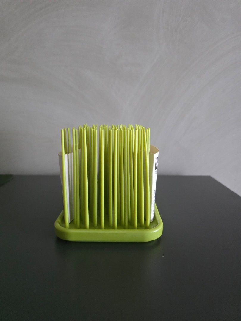 Umbra Grassy Organizer Desk Holder (Category: Home Improvement Tools & Accessories) located in Manila. Submitted by tch_86 (Listing ID 1451912583, Image 3). Description: Umbra Grassy Organizer.