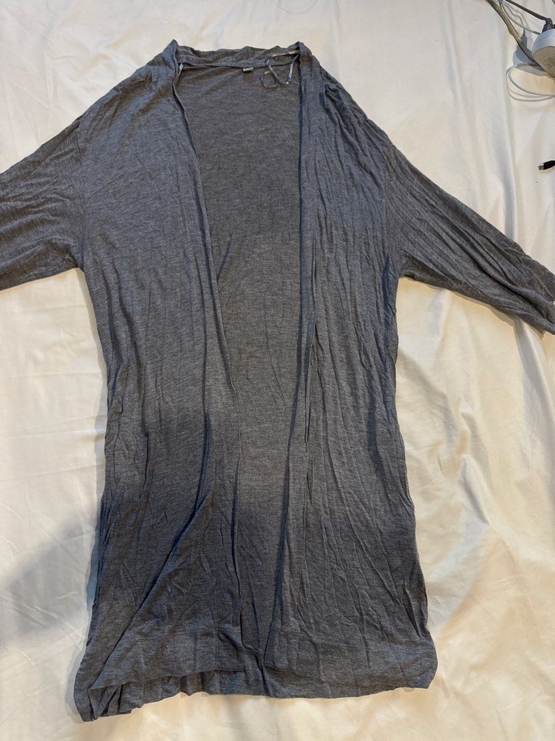 Uniqlo 3/4 Gray Cardigan (Category: Coats, Jackets and Outerwear) located in Quezon City. Submitted by Tofulog (Listing ID 1452012306, Image 1). Description: rfs: decluterring issue: none size: medium loc: Pasong Putik, QC/Makati .