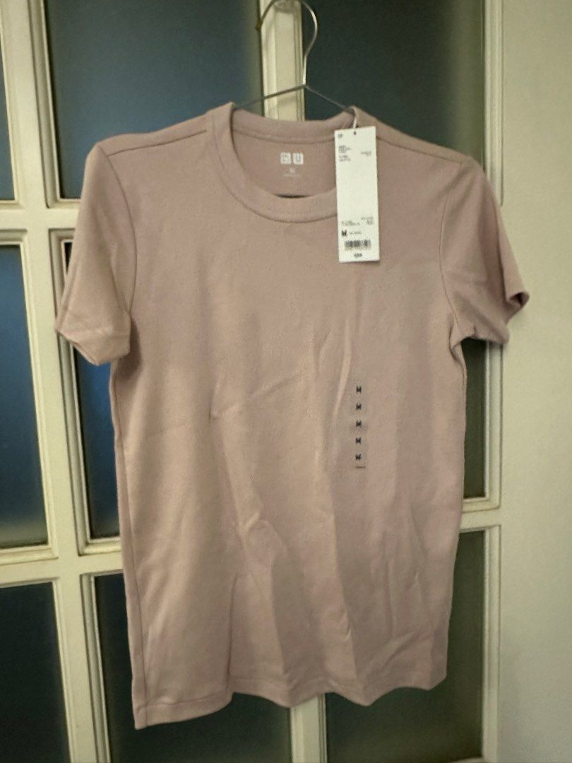 Uniqlo 6pcs $200 （分類：T-shirt）位於 Hong Kong。 由 bebemiumiu 提交（商品編號 1452015102，圖片 3）。簡介： Just 2pcs used once 。