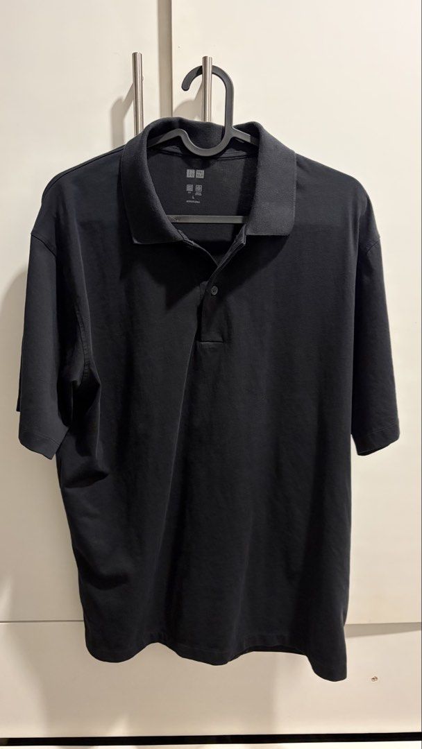 Uniqlo Black Polo Shirt (Category: Tshirts & Polo Shirts ) located in Muntinlupa City. Submitted by SFP33 (Listing ID 1452060068, Image 1). Description: Lightly used Size L Negotiable (just offer) PM for dimensions Shipping c/o buyer MOP: Unionbank/Gcash.