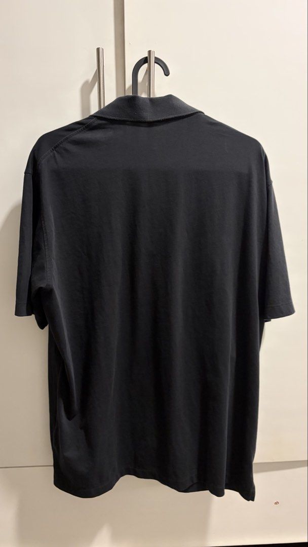 Uniqlo Black Polo Shirt (Category: Tshirts & Polo Shirts ) located in Muntinlupa City. Submitted by SFP33 (Listing ID 1452060068, Image 2). Description: Lightly used Size L Negotiable (just offer) PM for dimensions Shipping c/o buyer MOP: Unionbank/Gcash.
