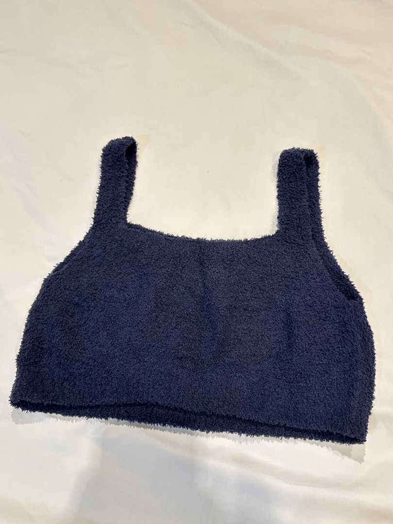 Uniqlo Fluffy Bralette (Category: Sleeveless) located in Quezon City. Submitted by Tofulog (Listing ID 1452019230, Image 2). Description: rfs: declutterring size: mediun loc: Pasong Putik,QC/Makati .