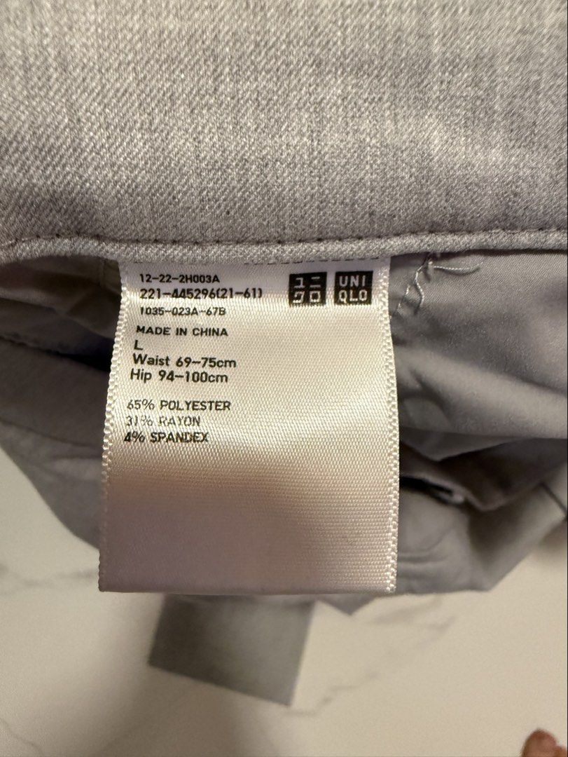 Uniqlo Gray Slacks (Category: Trousers) located in Bacoor. Submitted by wise_dominic (Listing ID 1451987247, Image 2). Description: .