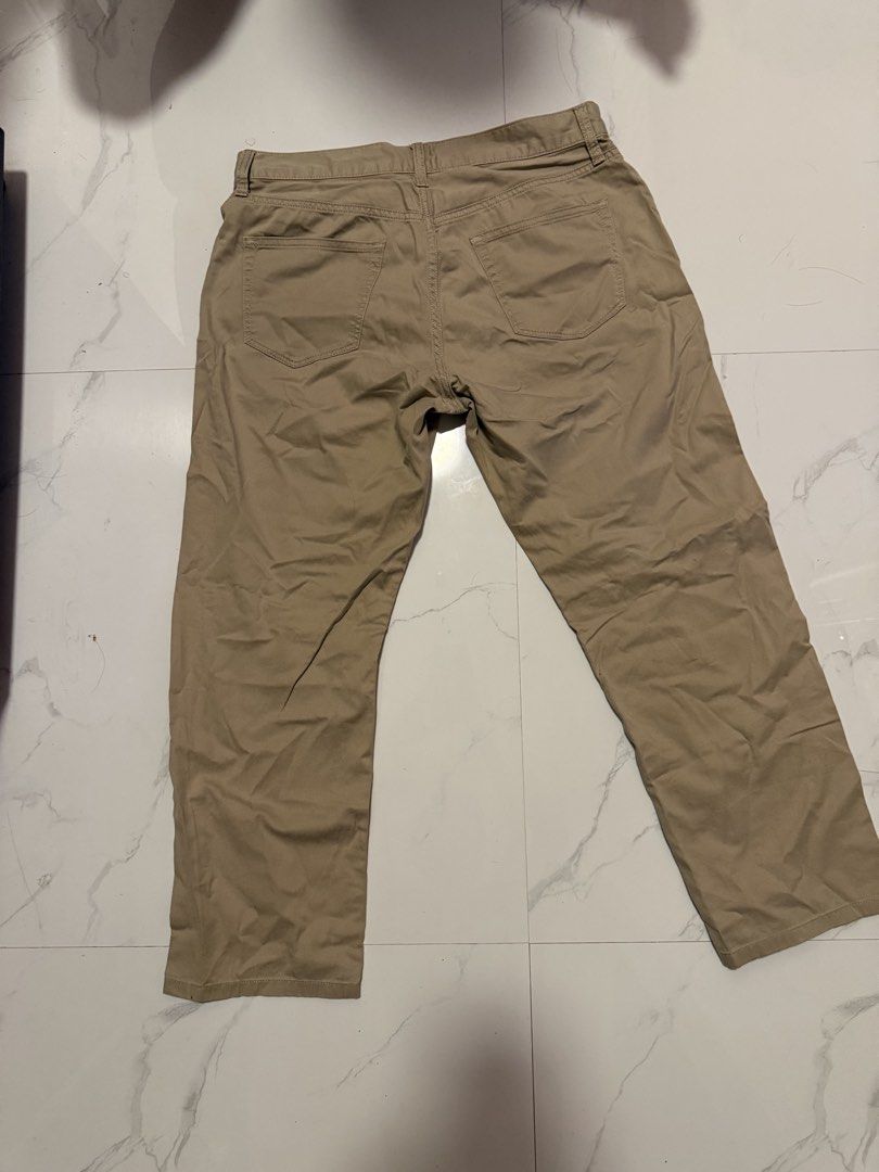 Uniqlo Khaki Trousers (Category: Trousers) located in Bacoor. Submitted by wise_dominic (Listing ID 1451986979, Image 3). Description: .