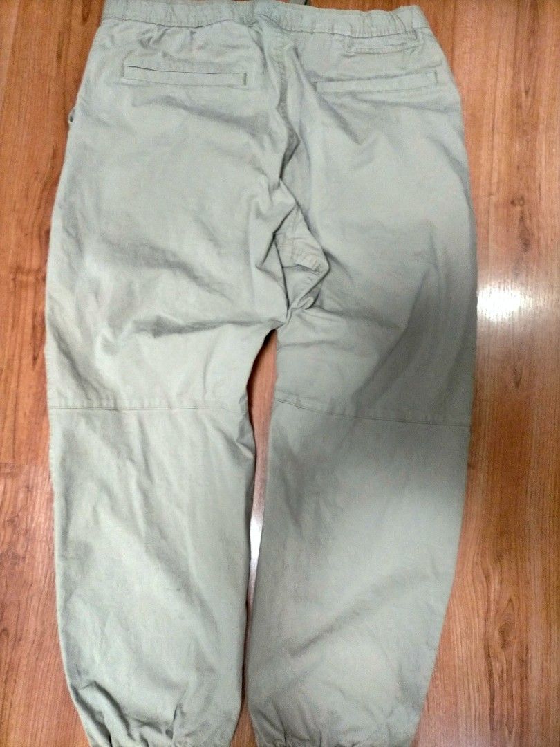UNIQLO MEN UTILITY JOGGER PANTS (Category: Joggers) located in Angeles City. Submitted by luigids (Listing ID 1452050010, Image 3). Description: WAIST 84-92 LENGTH: 39 NO ISSUE LOC: ANGELES, PAMPANGA.