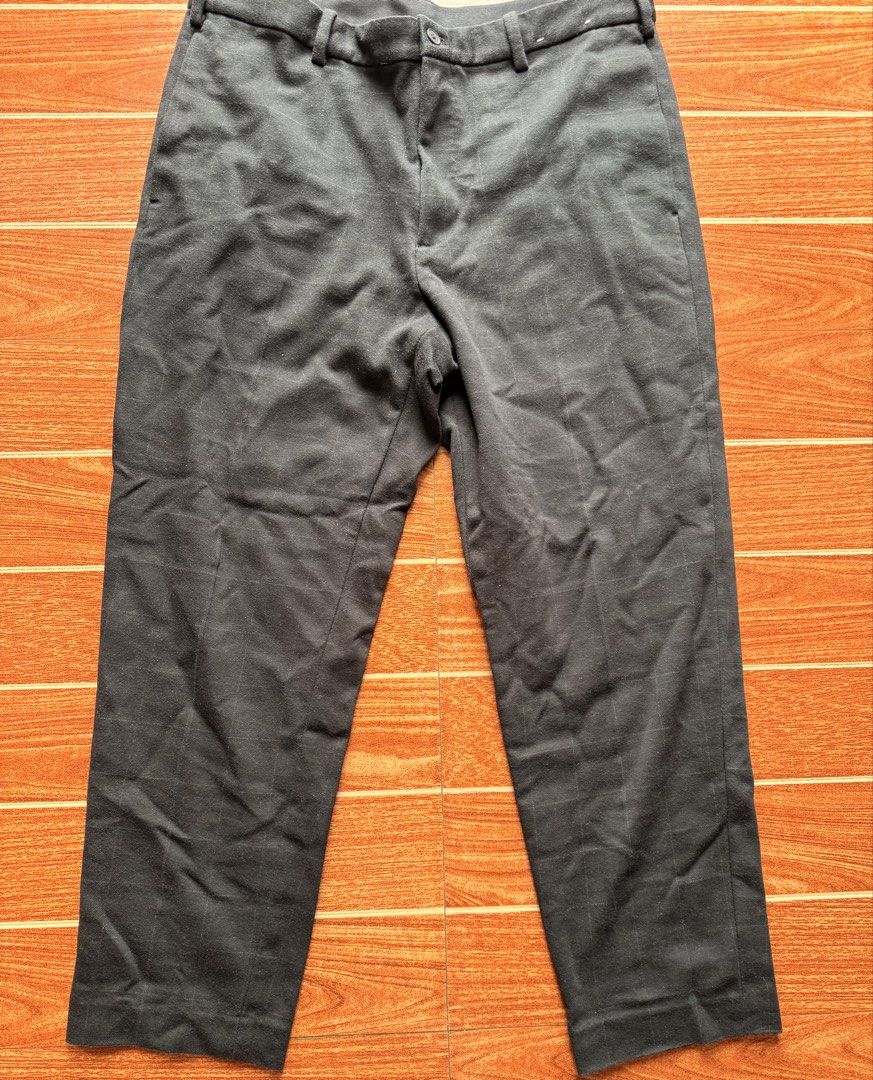 Uniqlo Trousers — Plaid in Gray (Category: Trousers) located in Taguig. Submitted by adridrp (Listing ID 1451903530, Image 1). Description: .