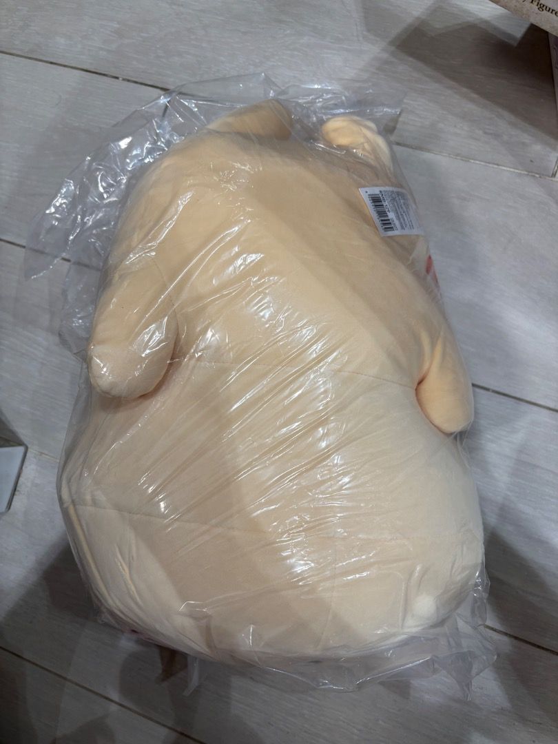 Usagi 兔兔公仔 （分類：絨毛玩具）位於 Hong Kong。 由 sonicleung0413 提交（商品編號 1452014350，圖片 3）。簡介： Chiikawa Usagi 兔兔公仔，可愛鵝黃色，粉紅內耳。全新有牌，包裝完好。約50cm 長。 觀塘綫沿線地鐵站交收。。