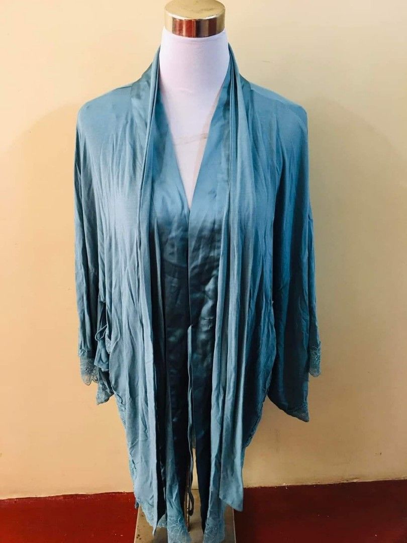 Victoria Secret bathrobes (Category: Undergarments & Loungewear) located in Cavite. Submitted by janetglory (Listing ID 1451904202, Image 1). Description: Victoria Secret bath robe New with tag Location: Cavite City Shipping via J&T express and Lalamove.