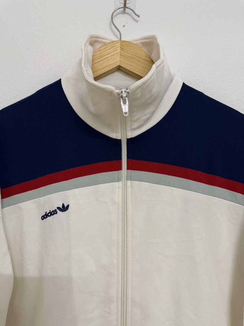 Vintage Adidas Tracktop Sweater Kain Sambung (Category: Hoodies) located in Kuala Lumpur. Submitted by penculikyohji (Listing ID 1452098185, Image 3). Description: Size 3 -medium cunn Kondisi amat baik .