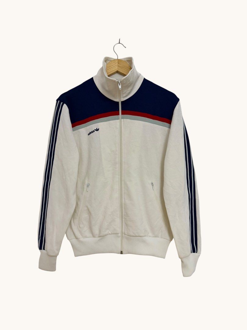 Vintage Adidas Tracktop Sweater Kain Sambung (Category: Hoodies) located in Kuala Lumpur. Submitted by penculikyohji (Listing ID 1452098185, Image 1). Description: Size 3 -medium cunn Kondisi amat baik .