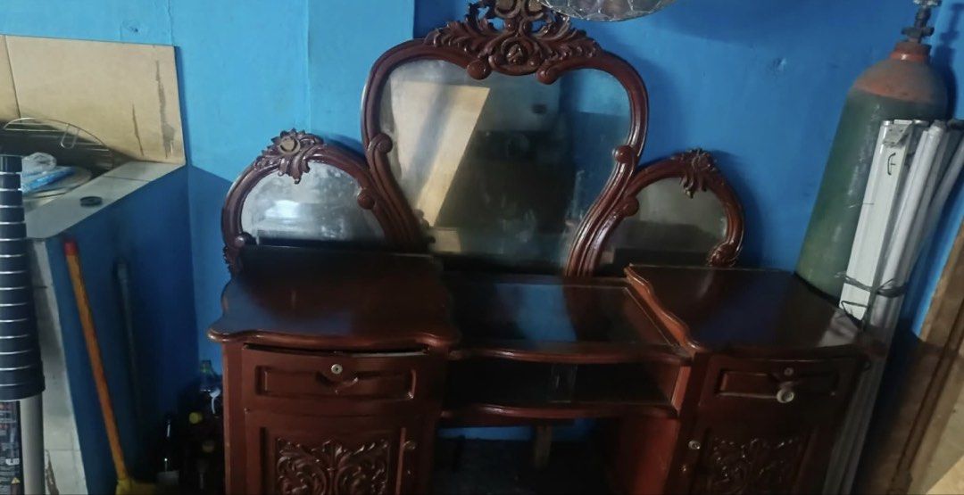 Vintage Narra Wooden Dressing Table with Tri-Fold Mirror (Category: Tables & Sets) located in Manila. Submitted by shiee (Listing ID 1452072948, Image 2). Description: - Wooden dressing table - Large central mirror with two side mirrors - Ornate carvings on drawers and frame - Plenty of storage space (drawers and shelves) - Beautiful bedroom piece - Shows some wear and tear on the surface - RFS : space for my gym equipment .