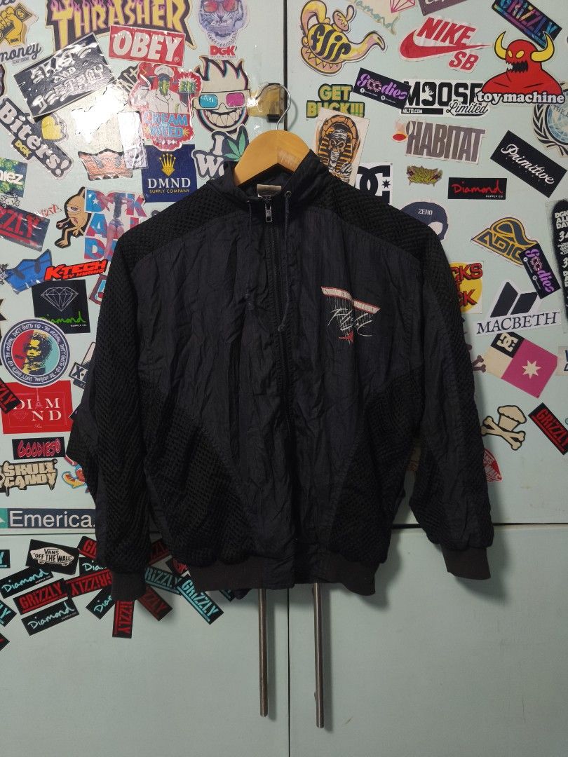Vintage Nike Flight Windbreaker Black/Red Jacket (Category: Babies & Kids Fashion) located in Banate. Submitted by StGoodies (Listing ID 1452074745, Image 2). Description: Manage your expectations Size Medium Width 19 lenght 22 Issue Scratches , Minimal hairlines Black na black pa Plus Shipping Fee .