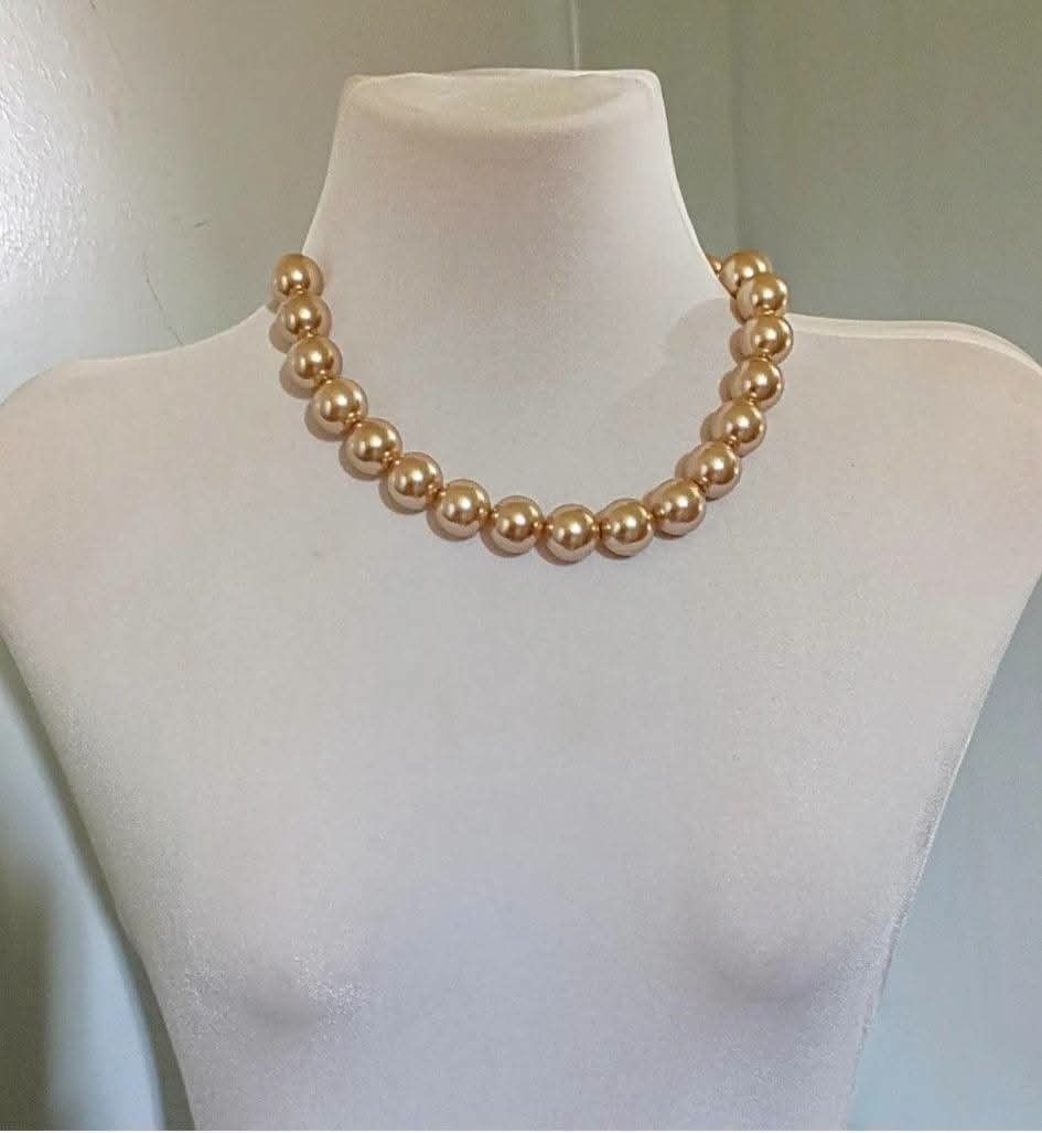 Vintage Oversized Faux Pearl (Category: Necklaces) located in Gingoog City. Submitted by ThePurpleBox (Listing ID 1452085726, Image 3). Description: Vintage Oversized Faux Pearl 680php✅ Super chunky, with a beautiful heavy weight and a rich, glossy golden glow. Looks incredibly classy on. Great pre-loved condition. Color: Champagne / Warm Bronze-Gold Material: High-density heavy resin cores with high-gloss luster Style: Chunky statement necklace 