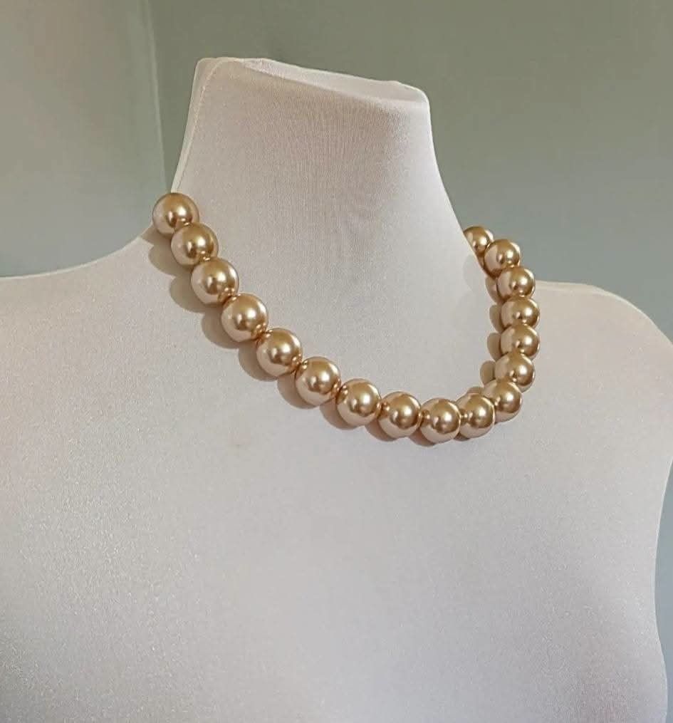 Vintage Oversized Faux Pearl (Category: Necklaces) located in Gingoog City. Submitted by ThePurpleBox (Listing ID 1452085726, Image 2). Description: Vintage Oversized Faux Pearl 680php✅ Super chunky, with a beautiful heavy weight and a rich, glossy golden glow. Looks incredibly classy on. Great pre-loved condition. Color: Champagne / Warm Bronze-Gold Material: High-density heavy resin cores with high-gloss luster Style: Chunky statement necklace 