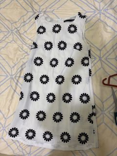 (Category: ) located in . Submitted by savemywears (Listing ID 1452084887, Image 1). Description: .