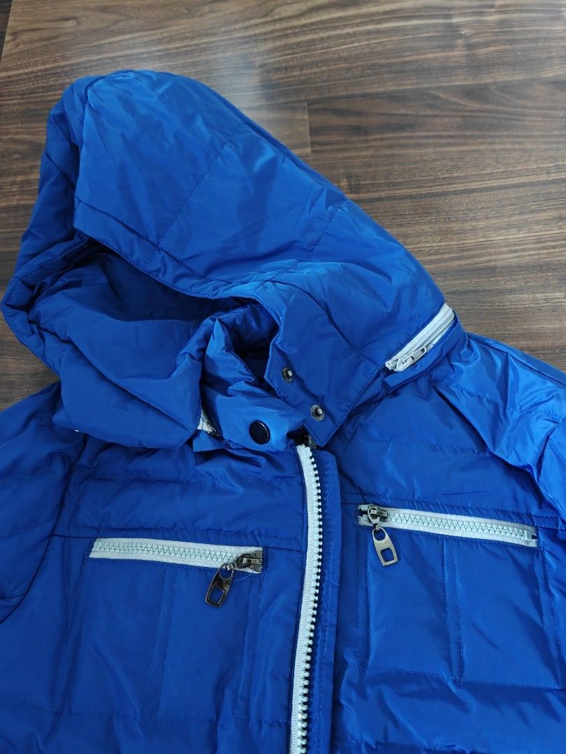 Winter Down Jacket (Category: Babies & Kids Fashion) located in Singapore. Submitted by seuqinhcet (Listing ID 1452008393, Image 2). Description: 90% filled down suit for P2 to P5. Depends on body build.