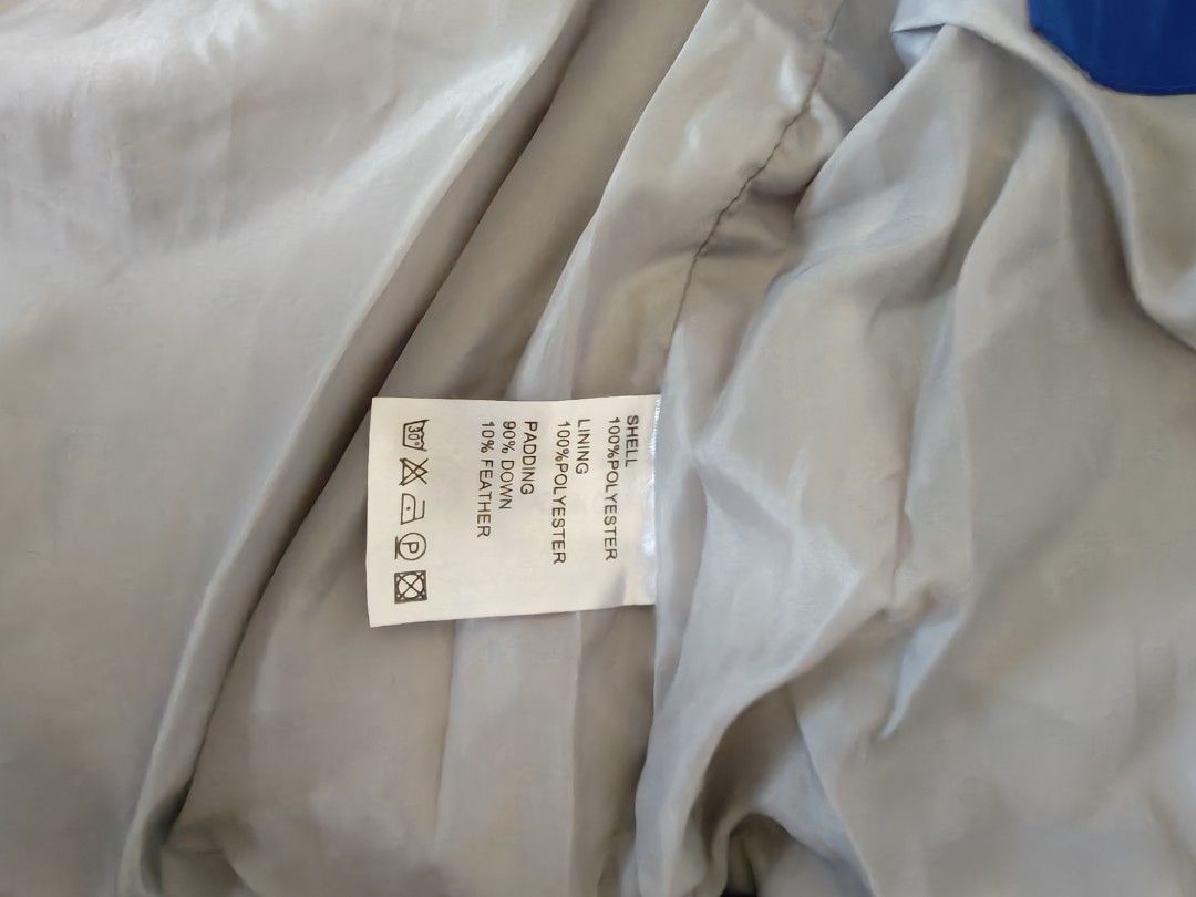 Winter Down Jacket (Category: Babies & Kids Fashion) located in Singapore. Submitted by seuqinhcet (Listing ID 1452008393, Image 3). Description: 90% filled down suit for P2 to P5. Depends on body build.