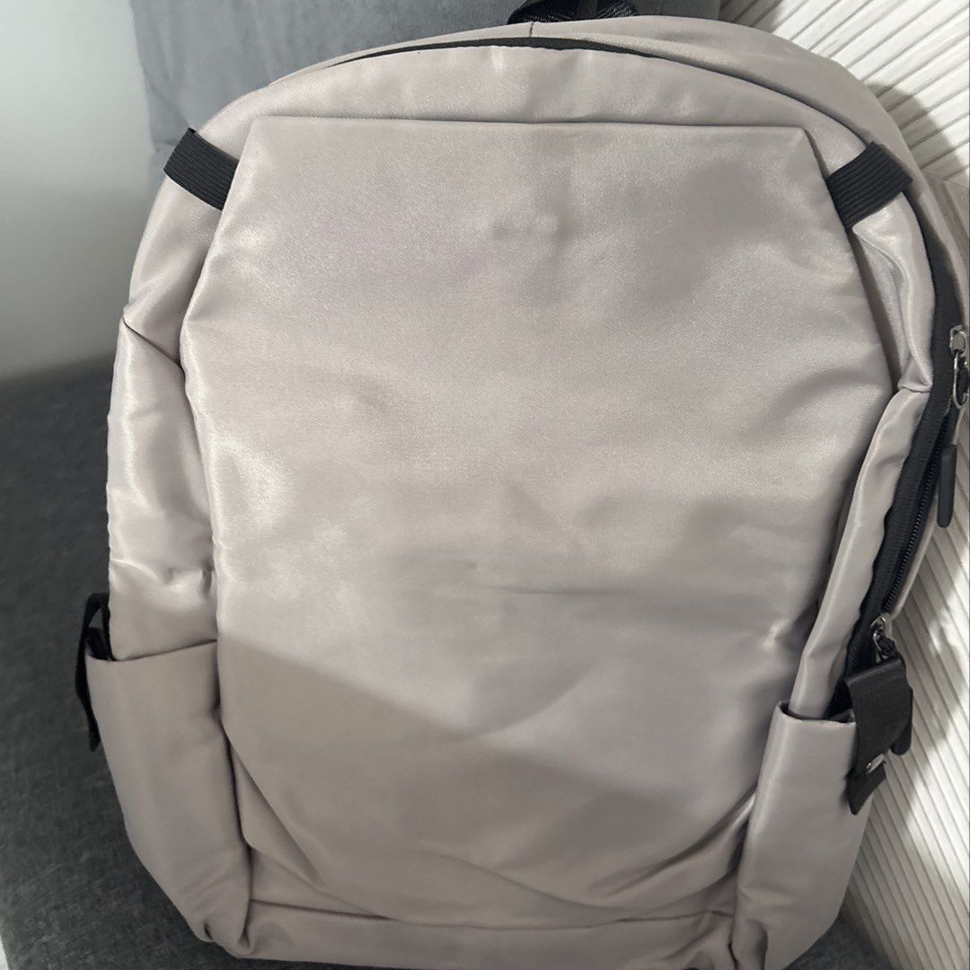 Working (Category: Backpacks) located in Singapore. Submitted by sok0521 (Listing ID 1451959443, Image 1). Description: Suitable for working and carrying laptop, spaces and compact, light weight..