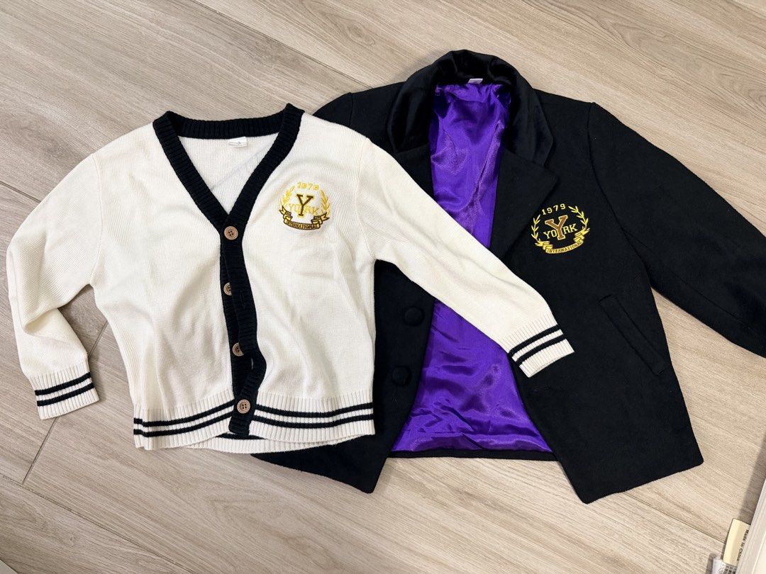 York 校褸加冷衫 （分類：嬰兒及小童流行時尚）位於 Hong Kong。 由 Mandyctm 提交（商品編號 1451932275，圖片 1）。簡介： York冷衫 & 冬季校褸 3碼 校褸全新冇着過。